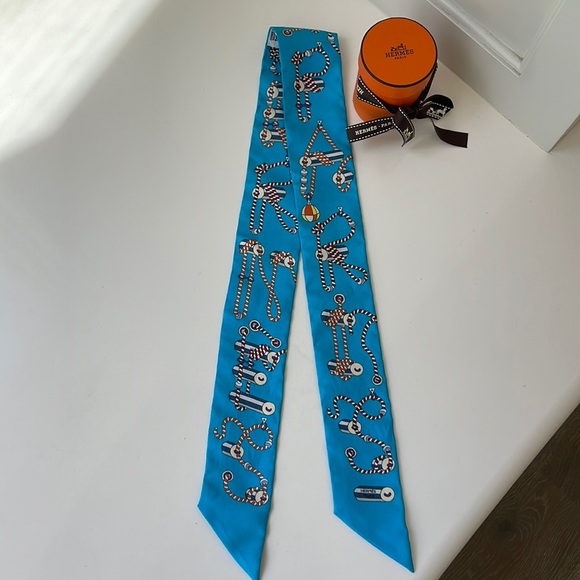 Hermes Accessories - Hermes silk twilly